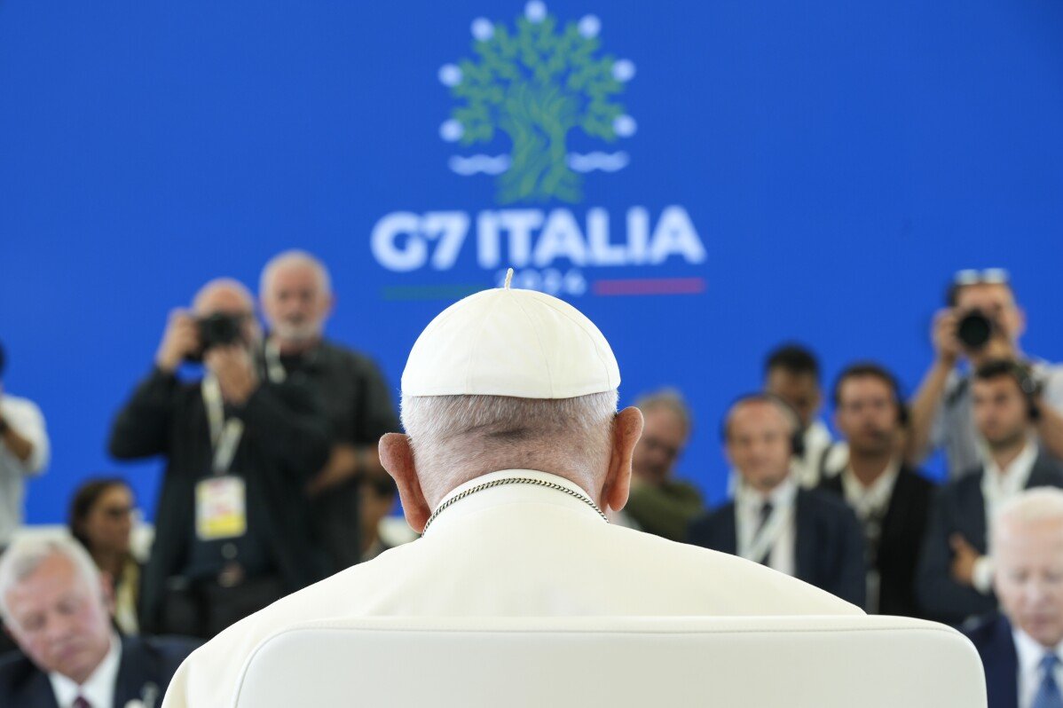 Papa Francisco torna-se o primeiro pontífice a abordar uma cúpula do G7, levanta alarme sobre IA